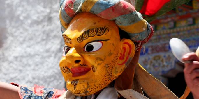 A-mask-worn-for-Hemis-festival-140401305652382_crop_683_341_cuamrd-1-