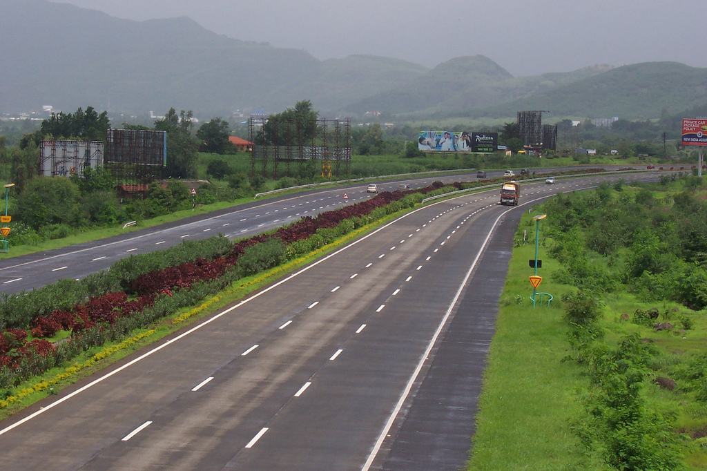 Mumbai_Pune_ExpresswayDec2007