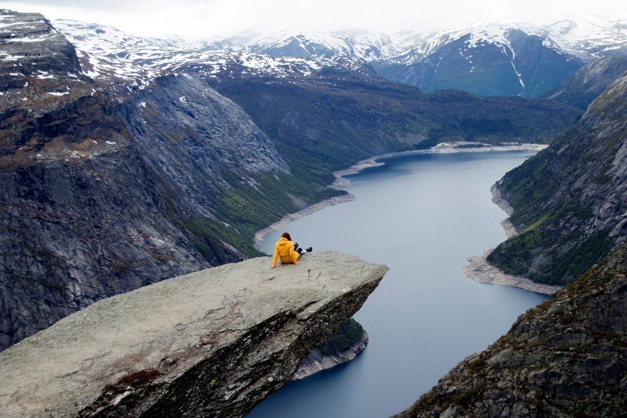 hike to Trolltunga 